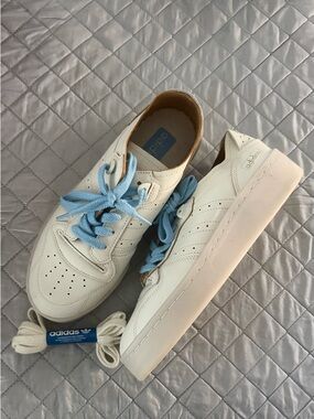 Adidas Rivalry Summer Low in the Ivory and Semi Blue Burst colorway Sz 7.5